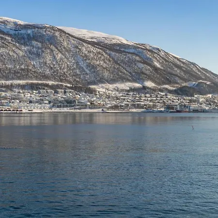 Fjordview Retreat شقة